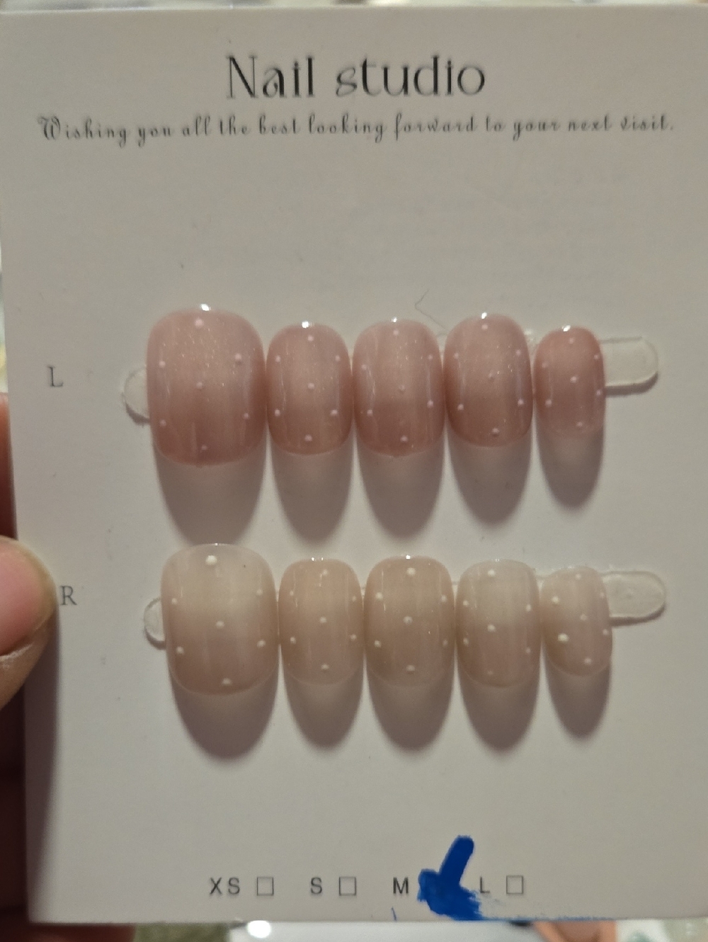 Nail Studio Neutral Pink Dot Press-On Set